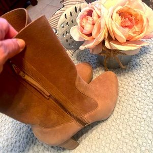 Ugg boots size 5.5 slightly used